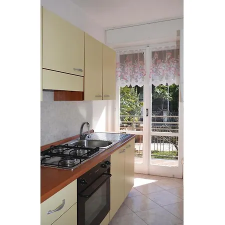 Two-bedroom -lc- 0 08 *